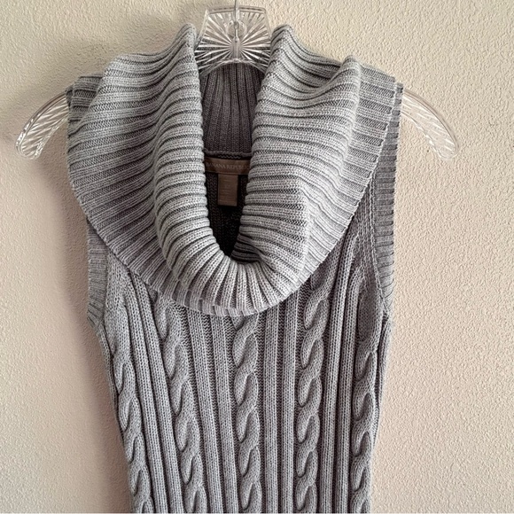 EUC Banana Republic Light Gray Cable Knit Cowl Sweater Size XS Sleeveless - Picture 3 of 6